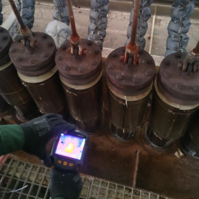 Thermography scan identifying hotspot between catalyst tubes on reformer roof